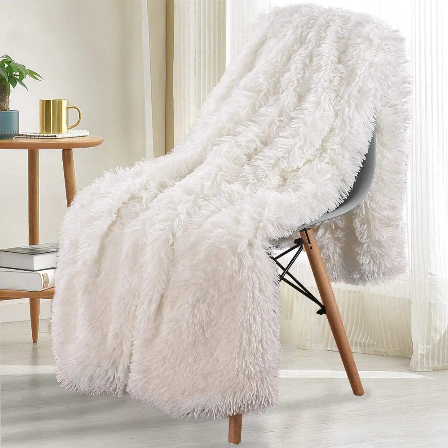 SnuggleLuxe Fluffy Blanket